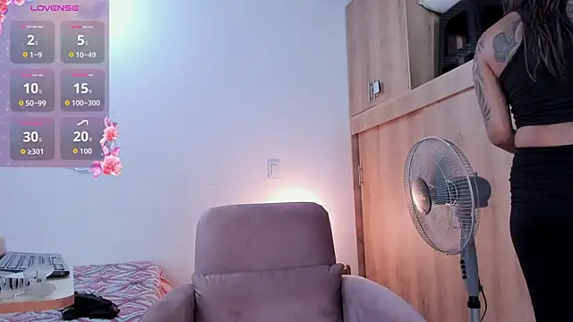 medussa13  online show from November 4, 2025, 1:10 pm