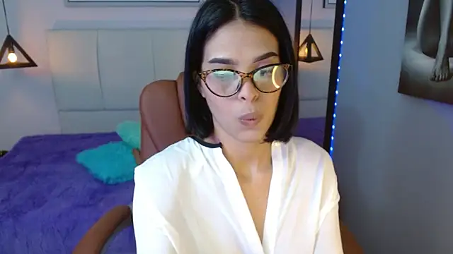 Snapshot of AlessiaVal_ chatting on February 13, 2025, 12:43 pm AlessiaVal online show from February 13, 2025, 12:43 pm