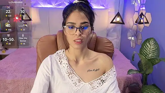 Snapshot of AlessiaVal_ chatting on November 7, 2025, 1:33 pm AlessiaVal online show from November 7, 2025, 1:33 pm