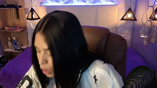 Snapshot of AlessiaVal_ chatting on December 18, 2025, 5:30 pm AlessiaVal online show from December 18, 2025, 5:30 pm