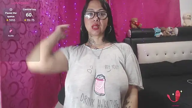 Snapshot of Saloome- chatting on October 24, 2025, 11:01 pm Saloome- online show from October 24, 2025, 11:01 pm