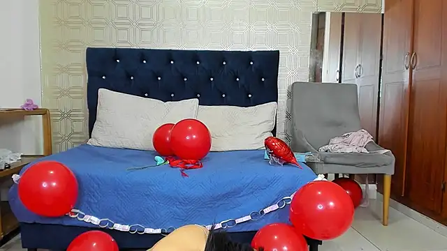 yulianademond66 online show from February 14, 2025, 5:14 pm