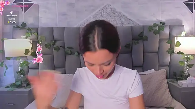 Snapshot of HannaRhodes chatting on January 30, 2025, 4:34 pm HannaRhodes online show from January 30, 2025, 4:34 pm