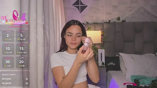 Snapshot of HannaRhodes chatting on March 8, 2025, 2:40 pm HannaRhodes online show from March 8, 2025, 2:40 pm