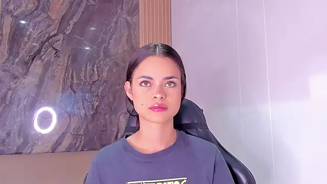 Snapshot of HannaRhodes chatting on September 24, 2025, 1:14 pm HannaRhodes online show from September 24, 2025, 1:14 pm