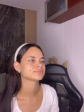 Snapshot of HannaRhodes chatting on October 26, 2025, 12:55 pm HannaRhodes online show from October 26, 2025, 12:55 pm