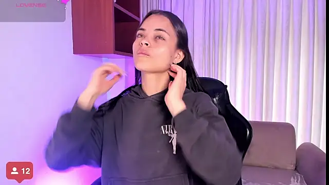 Snapshot of HannaRhodes chatting on November 6, 2025, 2:18 pm HannaRhodes online show from November 6, 2025, 2:18 pm