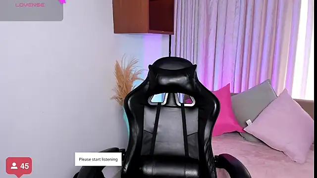 Snapshot of HannaRhodes chatting on November 7, 2025, 2:17 pm HannaRhodes online show from November 7, 2025, 2:17 pm