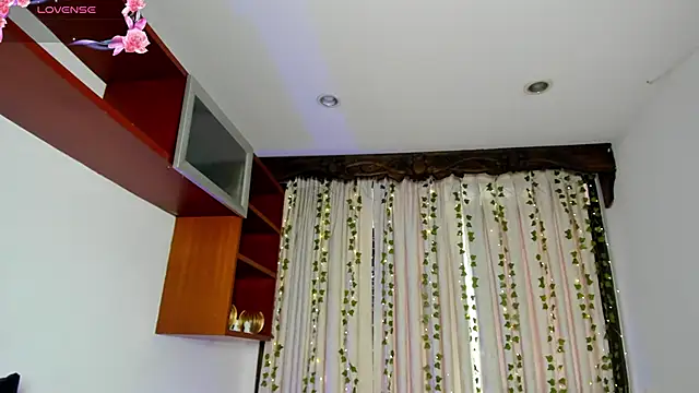 Snapshot of HannaRhodes chatting on November 18, 2025, 3:05 pm HannaRhodes online show from November 18, 2025, 3:05 pm