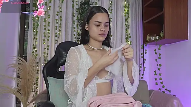 Snapshot of HannaRhodes chatting on November 29, 2025, 2:31 pm HannaRhodes online show from November 29, 2025, 2:31 pm