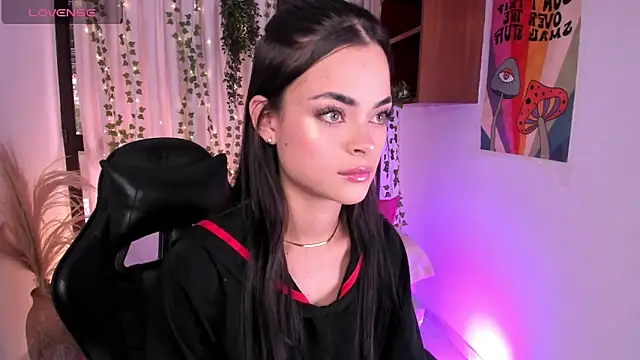 Snapshot of HannaRhodes chatting on December 5, 2025, 4:14 pm HannaRhodes online show from December 5, 2025, 4:14 pm