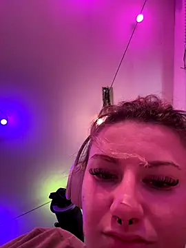 sluttysmiley online show from December 3, 2025, 6:06 pm