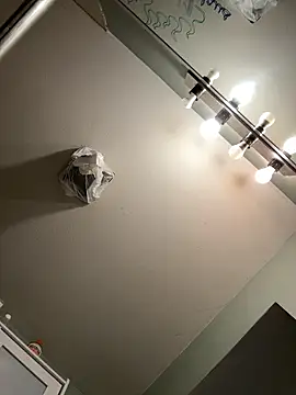 sluttysmiley online show from December 16, 2025, 7:57 am