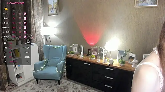 Snapshot of DarleneHatt chatting on March 8, 2025, 11:49 pm DarleneHatt online show from March 8, 2025, 11:49 pm