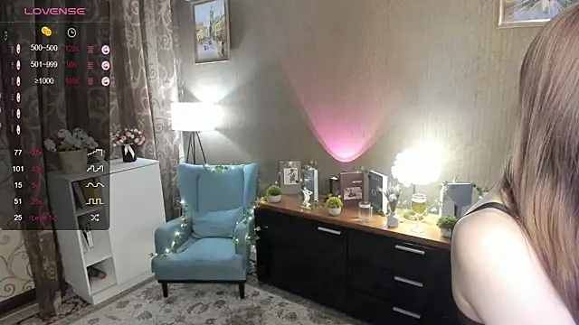 Snapshot of DarleneHatt chatting on March 13, 2025, 9:37 pm DarleneHatt online show from March 13, 2025, 9:37 pm