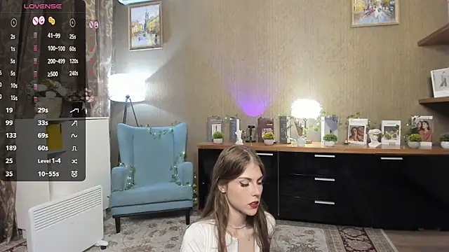 Snapshot of DarleneHatt chatting on October 5, 2025, 9:34 pm DarleneHatt online show from October 5, 2025, 9:34 pm