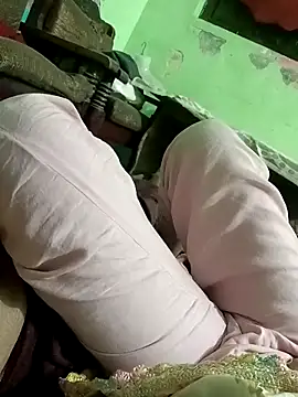 Snapshot of QUEEN-X-CPL chatting on March 4, 2025, 5:45 pm QUEEN-X-CPL online show from March 4, 2025, 5:45 pm