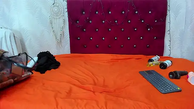 Snapshot of Melody_Megann chatting on January 31, 2025, 8:22 pm Melody Megann online show from January 31, 2025, 8:22 pm