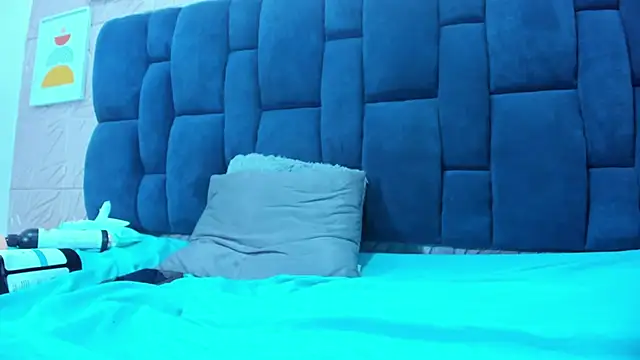 Snapshot of Melody_Megann chatting on March 14, 2025, 10:16 pm Melody Megann online show from March 14, 2025, 10:16 pm