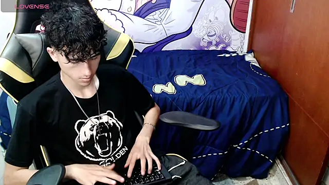 Snapshot of johnny_cagee chatting on December 13, 2024, 7:15 am johnny cagee online show from December 13, 2024, 7:15 am