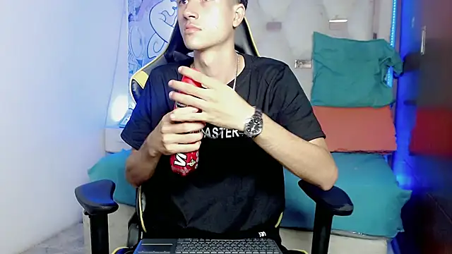 johnny cagee online show from December 5, 2025, 4:32 am