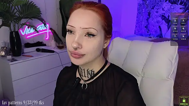 Snapshot of violetviolator chatting on November 7, 2025, 4:12 am violetviolator online show from November 7, 2025, 4:12 am