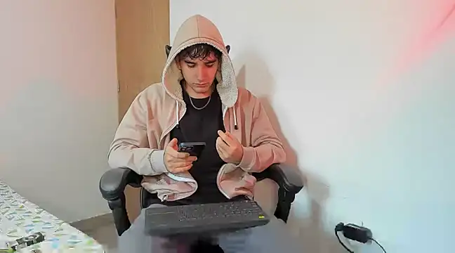 Snapshot of leo030809 chatting on March 19, 2025, 11:39 am leo030809 online show from March 19, 2025, 11:39 am