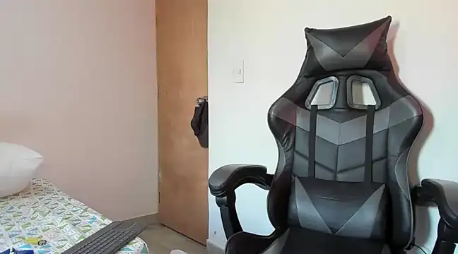 Snapshot of leo030809 chatting on March 19, 2025, 2:46 pm leo030809 online show from March 19, 2025, 2:46 pm