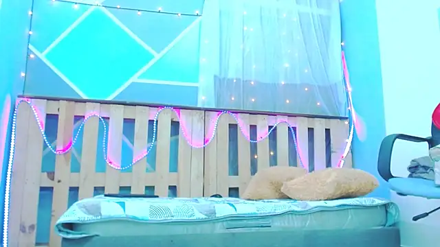 Snapshot of Michellcockxxx chatting on February 26, 2025, 5:20 am Michellcockxxx online show from February 26, 2025, 5:20 am