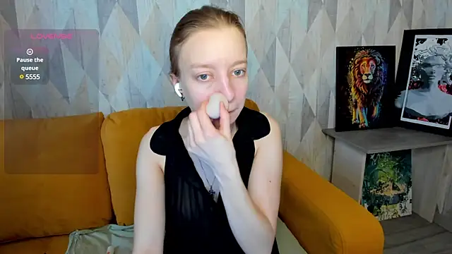 Snapshot of Michelle_Blond chatting on February 17, 2025, 6:53 am Michelle Blond online show from February 17, 2025, 6:53 am