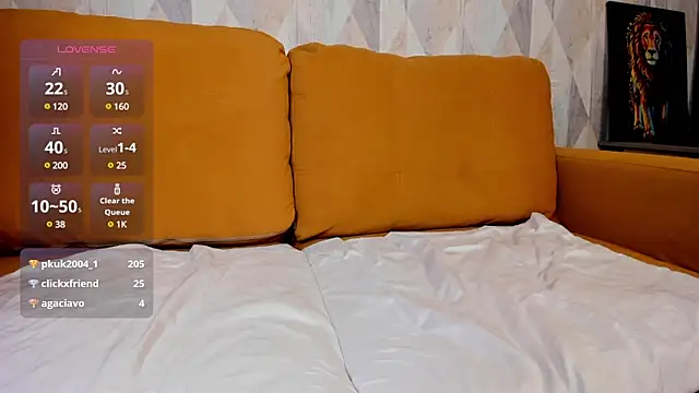 Snapshot of Michelle_Blond chatting on March 17, 2025, 10:06 am Michelle Blond online show from March 17, 2025, 10:06 am