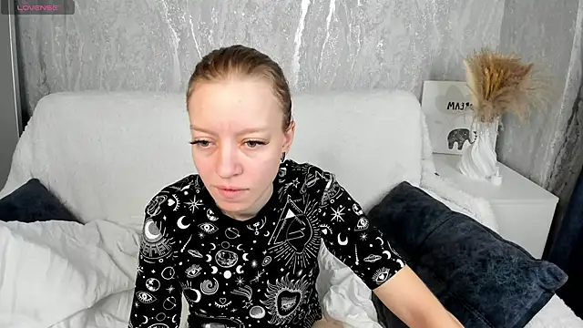 Snapshot of Michelle_Blond chatting on September 30, 2025, 7:35 am Michelle Blond online show from September 30, 2025, 7:35 am