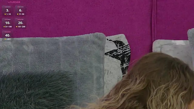 Snapshot of CelineHuddson chatting on October 9, 2025, 8:18 pm CelineHuddson online show from October 9, 2025, 8:18 pm
