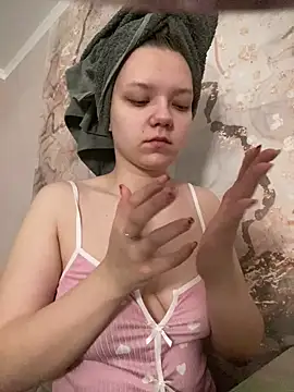 Snapshot of JennyPortman chatting on February 3, 2025, 4:04 am JennyPortman online show from February 3, 2025, 4:04 am