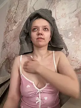 Snapshot of JennyPortman chatting on February 25, 2025, 4:24 am JennyPortman online show from February 25, 2025, 4:24 am
