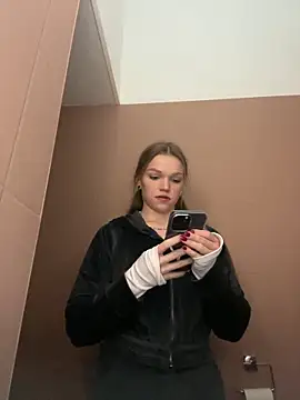 KitteCat online show from December 26, 2024, 11:43 am