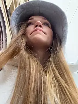 KitteCat online show from October 4, 2025, 7:39 am