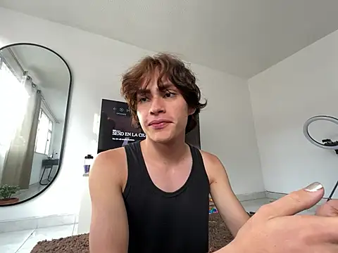 Snapshot of Ne0nn chatting on December 31, 2024, 9:50 pm Ne0nn online show from December 31, 2024, 9:50 pm