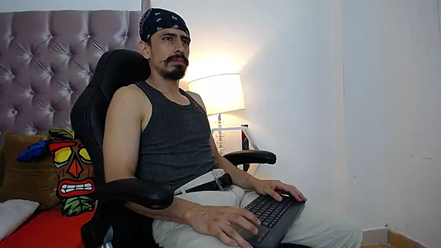 Sr Magnus  online show from October 3, 2025, 5:15 am