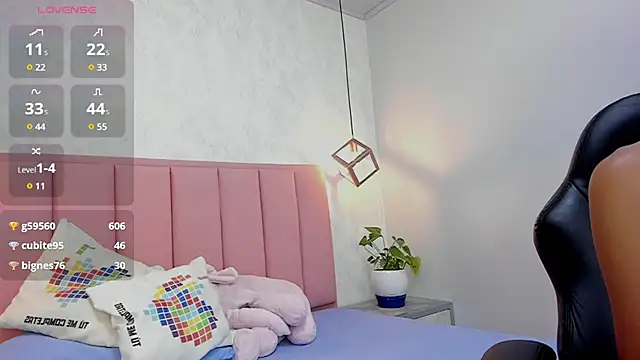 MAYROBERTSS online show from February 6, 2025, 3:41 pm