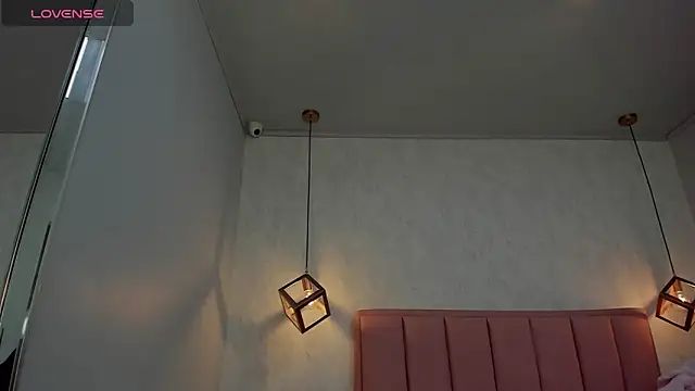 MAYROBERTSS online show from February 18, 2025, 12:06 pm