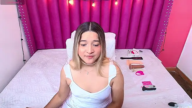 Snapshot of collegepawglovedaddy chatting on February 4, 2025, 7:55 pm collegepawglovedaddy online show from February 4, 2025, 7:55 pm