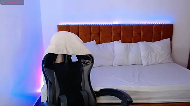 alexiaaross online show from November 14, 2025, 5:28 am