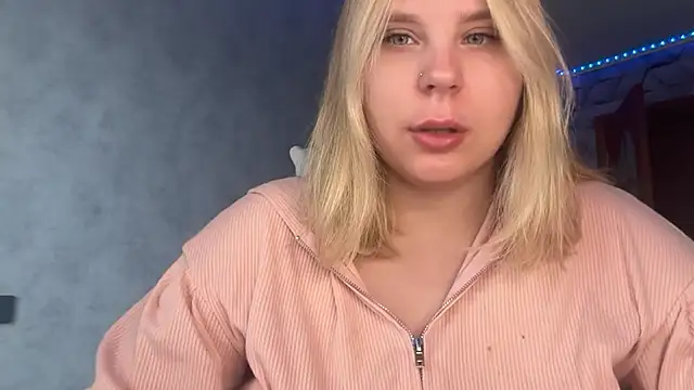 Snapshot of Thalia__Star chatting on October 29, 2025, 9:00 am Thalia Star online show from October 29, 2025, 9:00 am