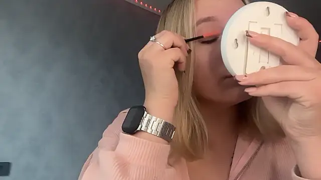 Snapshot of Thalia__Star chatting on October 30, 2025, 8:38 am Thalia Star online show from October 30, 2025, 8:38 am