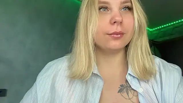 Snapshot of Thalia__Star chatting on November 21, 2025, 11:20 am Thalia Star online show from November 21, 2025, 11:20 am