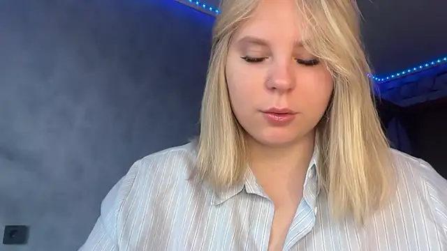 Snapshot of Thalia__Star chatting on November 22, 2025, 9:52 am Thalia Star online show from November 22, 2025, 9:52 am