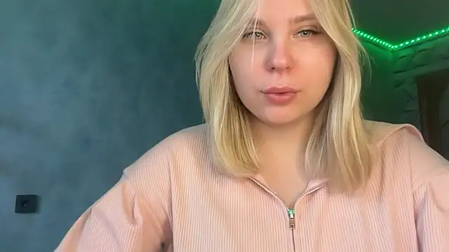 Snapshot of Thalia__Star chatting on November 25, 2025, 9:09 am Thalia Star online show from November 25, 2025, 9:09 am