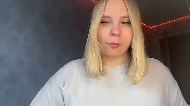 Snapshot of Thalia__Star chatting on November 26, 2025, 10:05 am Thalia Star online show from November 26, 2025, 10:05 am