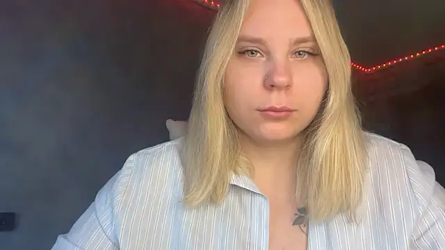 Snapshot of Thalia__Star chatting on December 4, 2025, 8:56 am Thalia Star online show from December 4, 2025, 8:56 am